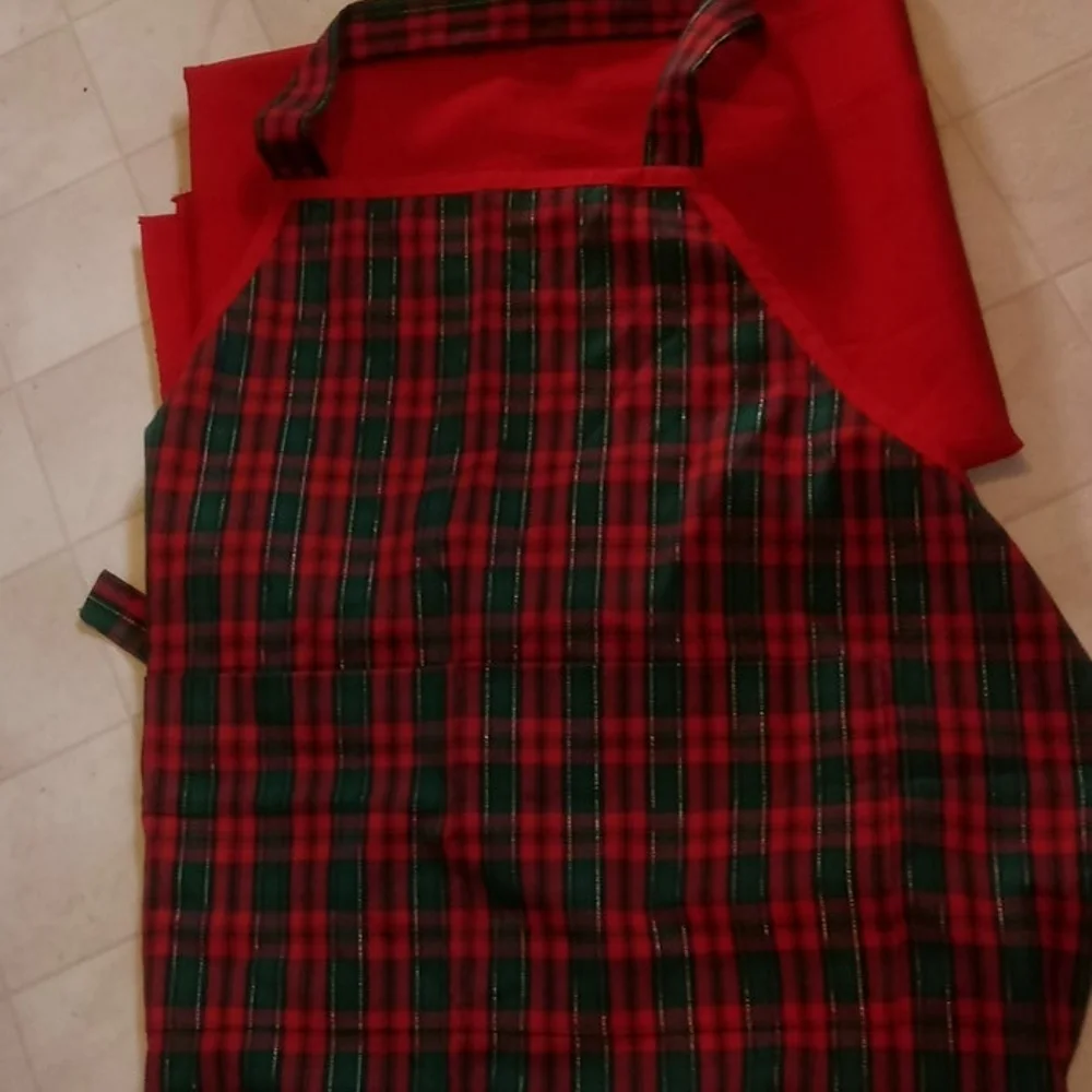 Holiday tablecloth,apron& pot holders